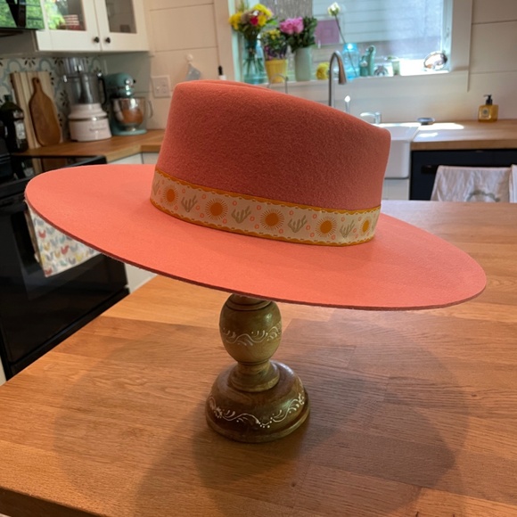 GIGI PIP Dae Triangle Hat Pink